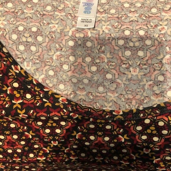 𝅺NWT Womens XSmall LuLaRoe Classic SS Shirt - Picture 4 of 6